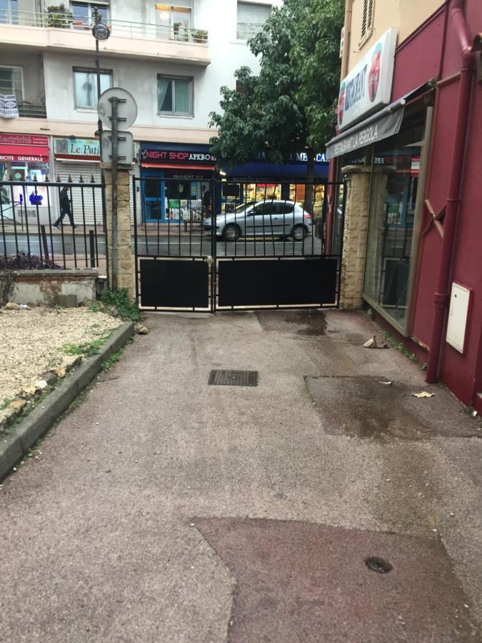 شقة Cauvi - Antibes Centre, Wifi, Climatisation, 4 Personnes المظهر الخارجي الصورة